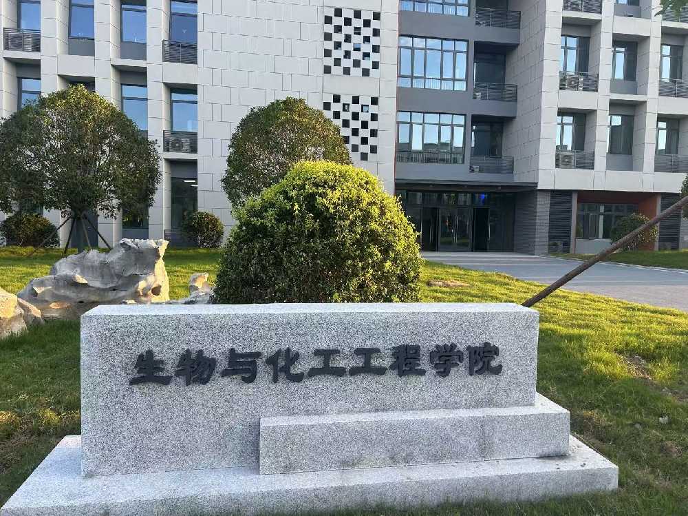 浪卡子县扬州职业大学体育场高杆灯项目